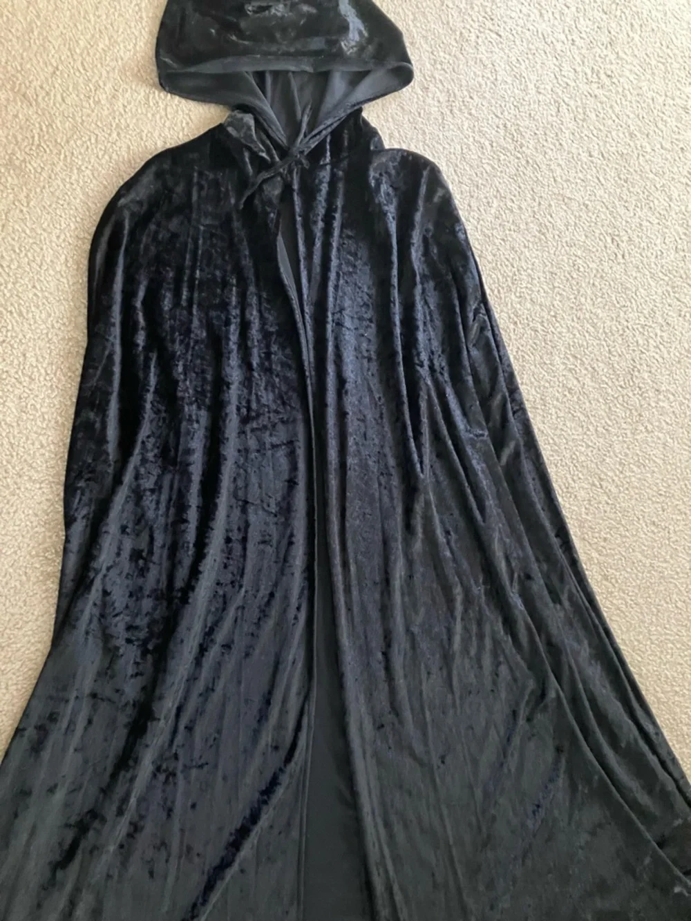 SPIRIT HALLOWEEN 🖤 black velvet cape - Picture 5 of 8
